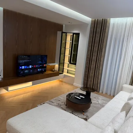 Botanic Zoo Luxury 2br With Free Parking Apartmán